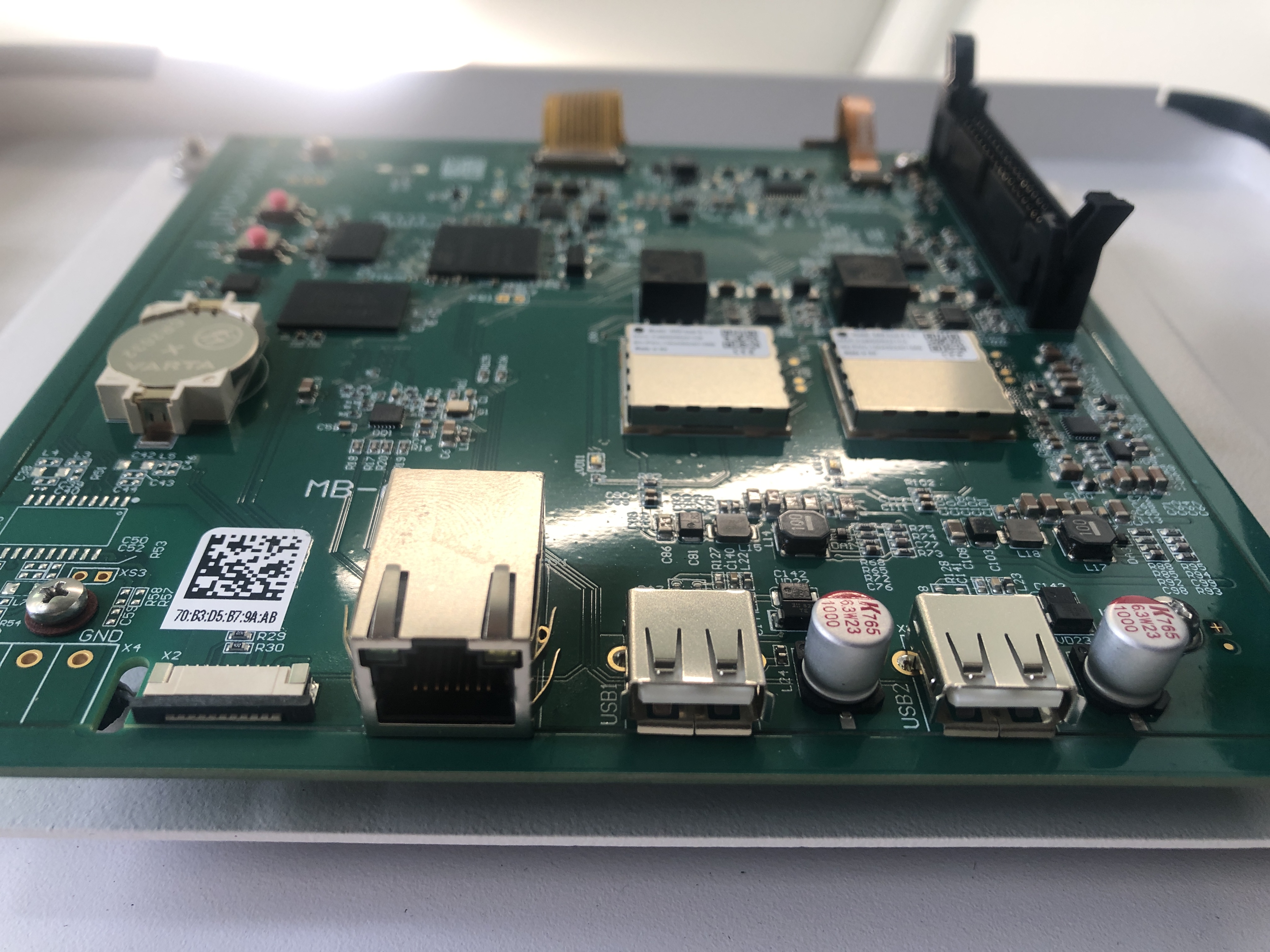 Ladecontrollerplatine mit USB- und LAN-Anschlüssen